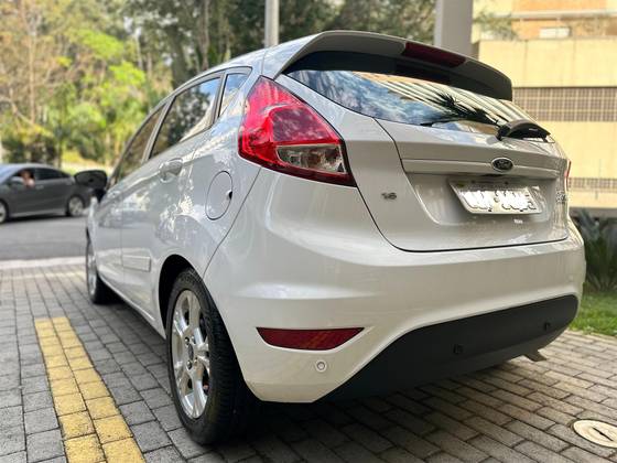 FORD FIESTA 1.6 SEL HATCH 16V FLEX 4P MANUAL FORD FIESTA 1.6 SEL HATCH 16V FLEX 4P MANUAL